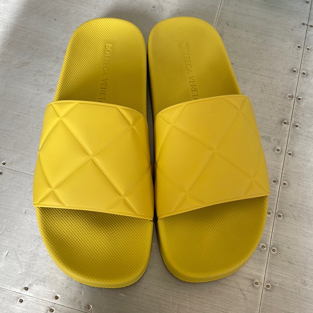 bottega veneta matte rubber slide buttercup yellow pool flats sandals sz 39